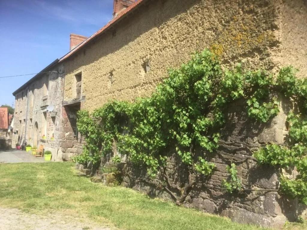 La Petellerie, maison de campagne avec piscine pour un séjour détente Moyon Esterno foto