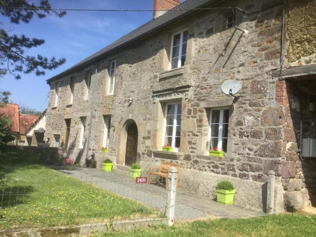 La Petellerie, maison de campagne avec piscine pour un séjour détente Moyon Esterno foto