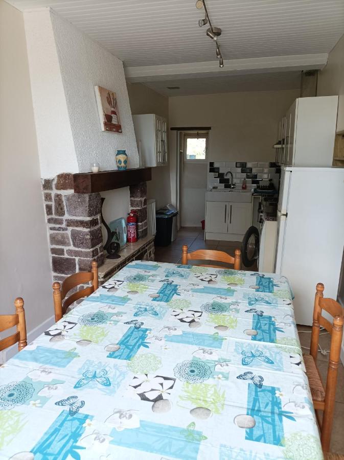 La Petellerie, maison de campagne avec piscine pour un séjour détente Moyon Esterno foto