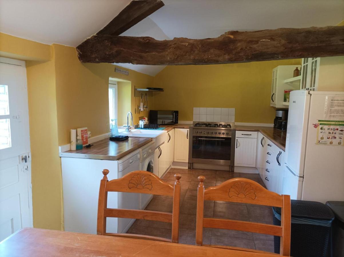 La Petellerie, maison de campagne avec piscine pour un séjour détente Moyon Esterno foto