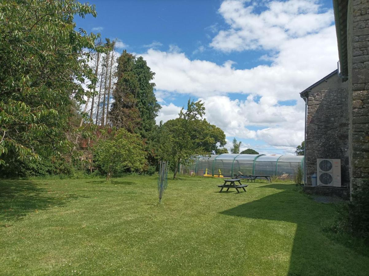 La Petellerie, maison de campagne avec piscine pour un séjour détente Moyon Esterno foto