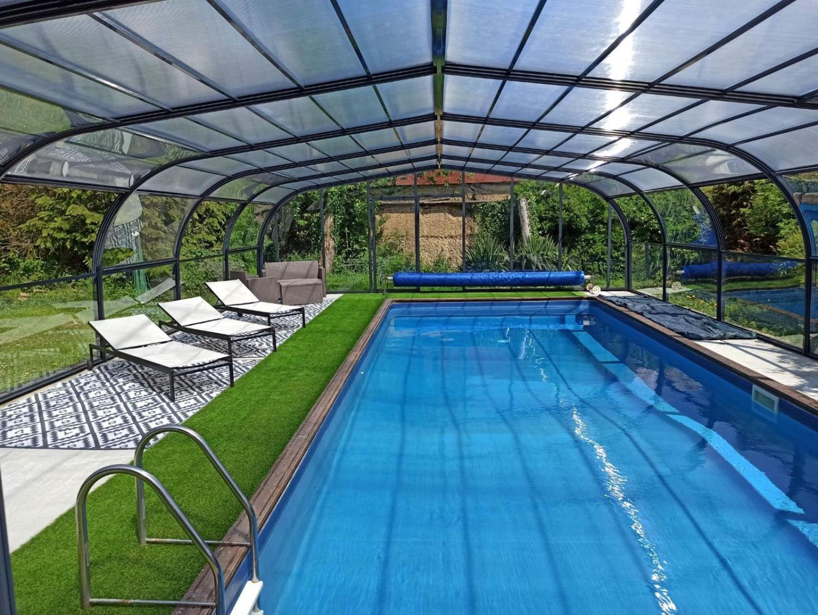 La Petellerie, maison de campagne avec piscine pour un séjour détente Moyon Esterno foto